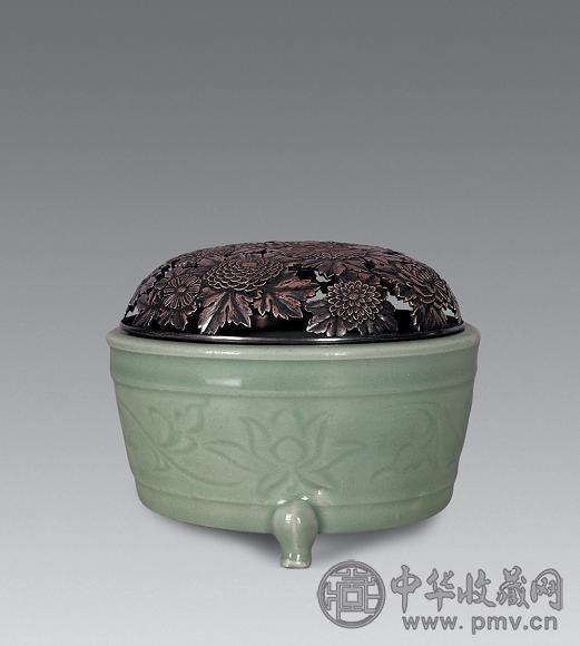 元 龙泉窑划花三足炉