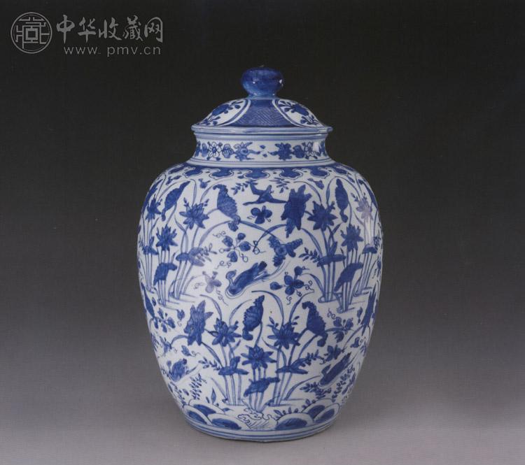 明万历 青花莲塘鸳鸯纹大盖罐