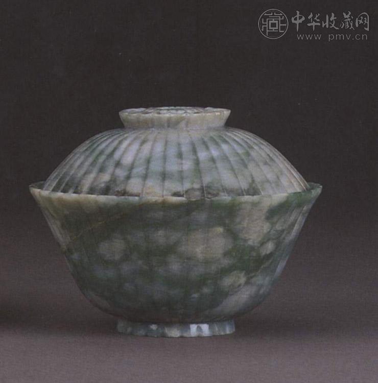 清十九世纪 菊花式玉盖碗