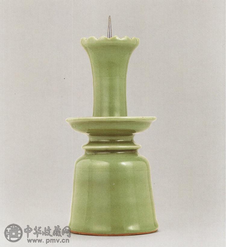 明初 龙泉窑青釉花口蜡烛台