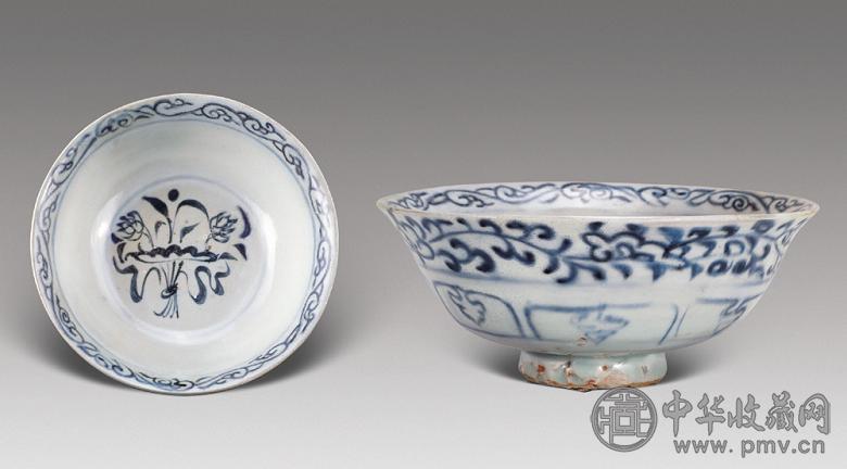 元 青花一把莲纹碗