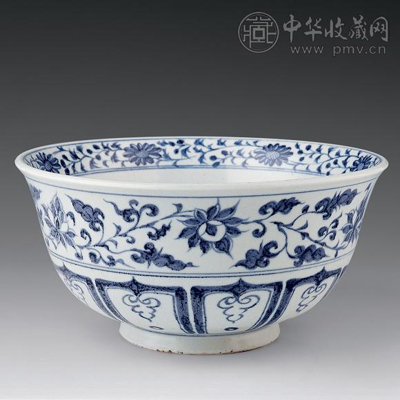 元末明初 青花缠枝花大碗