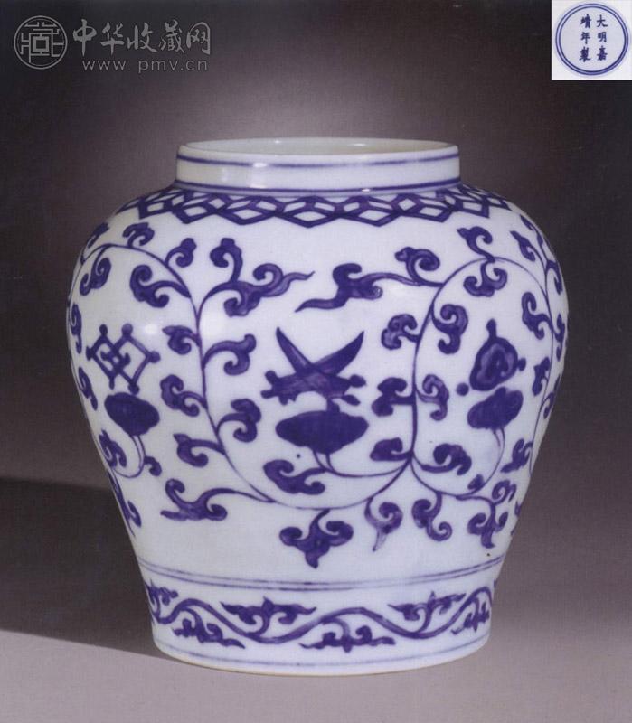 明嘉靖 青花缠枝花卉八宝纹罐