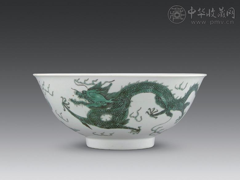清嘉庆 白地绿彩龙纹大碗