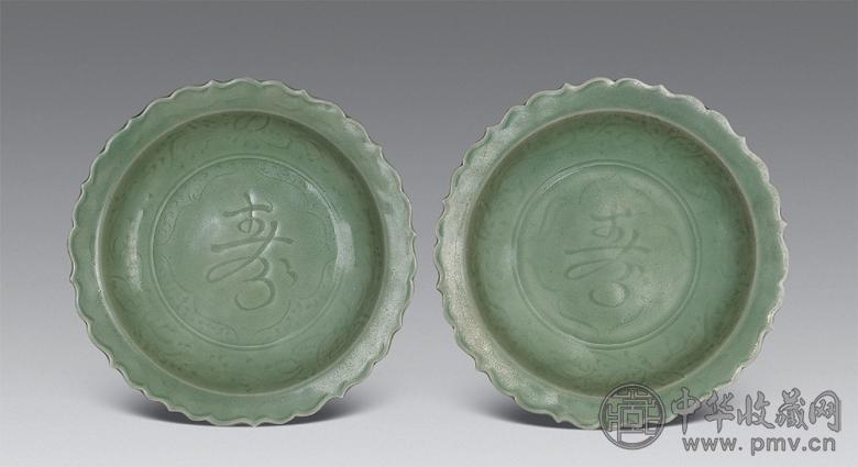 明 龙泉窑划花寿字花口盘(1对)