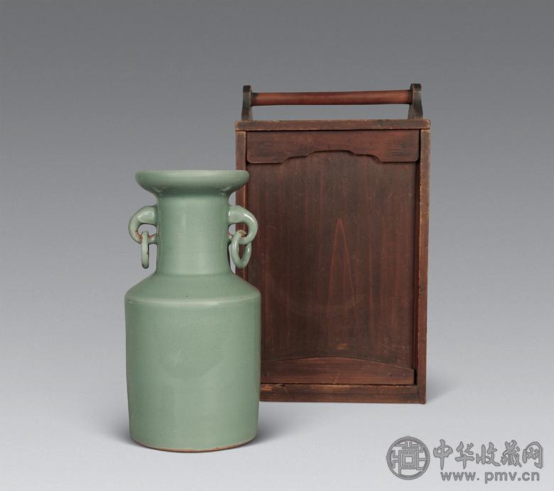 元 龙泉双游环象耳瓶