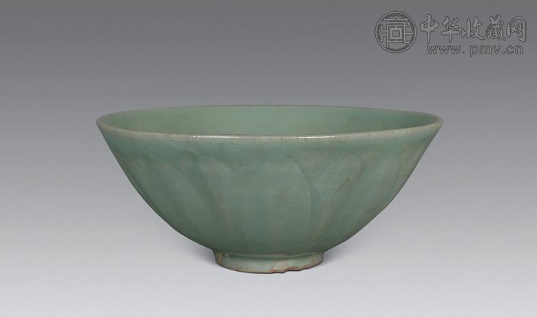 元 龙泉菊瓣碗