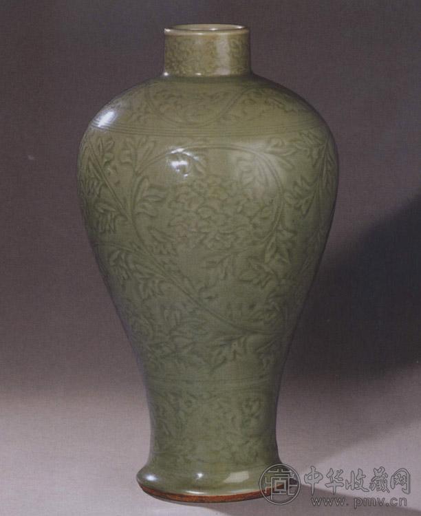 明初 龙泉窑画花牡丹纹梅瓶