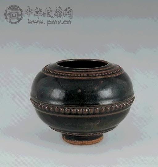 明 黑釉乳钉纹罐
