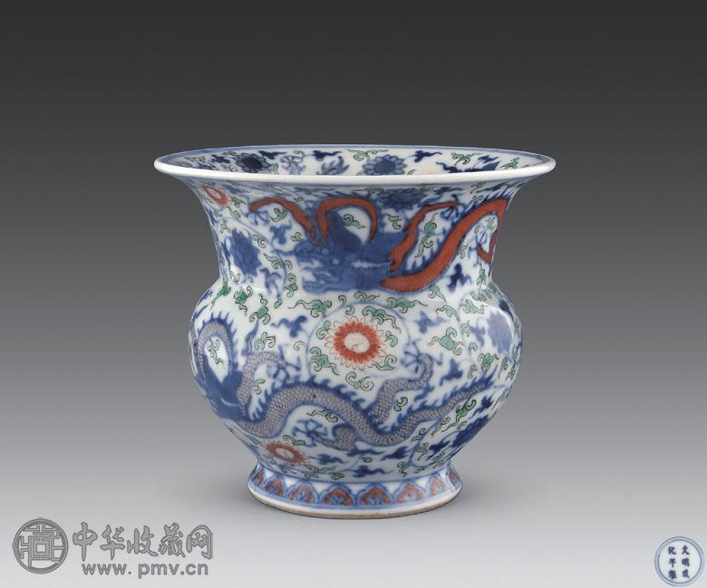 清乾隆 斗彩缠枝花龙纹渣斗