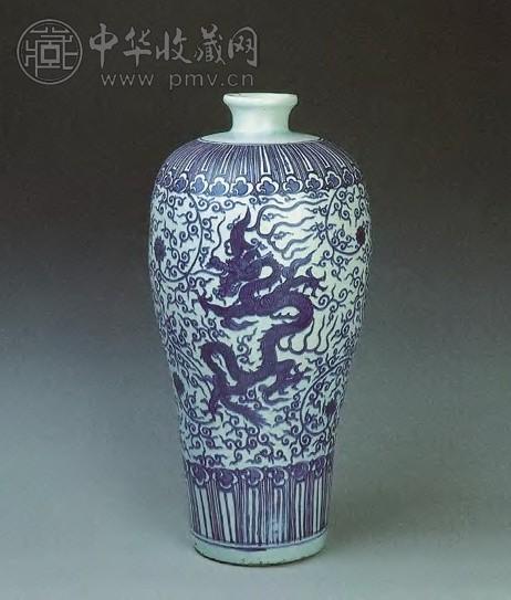 明万历 青花穿花游龙纹大梅瓶