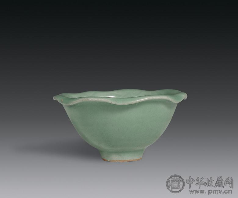 元 龙泉荷叶形碗