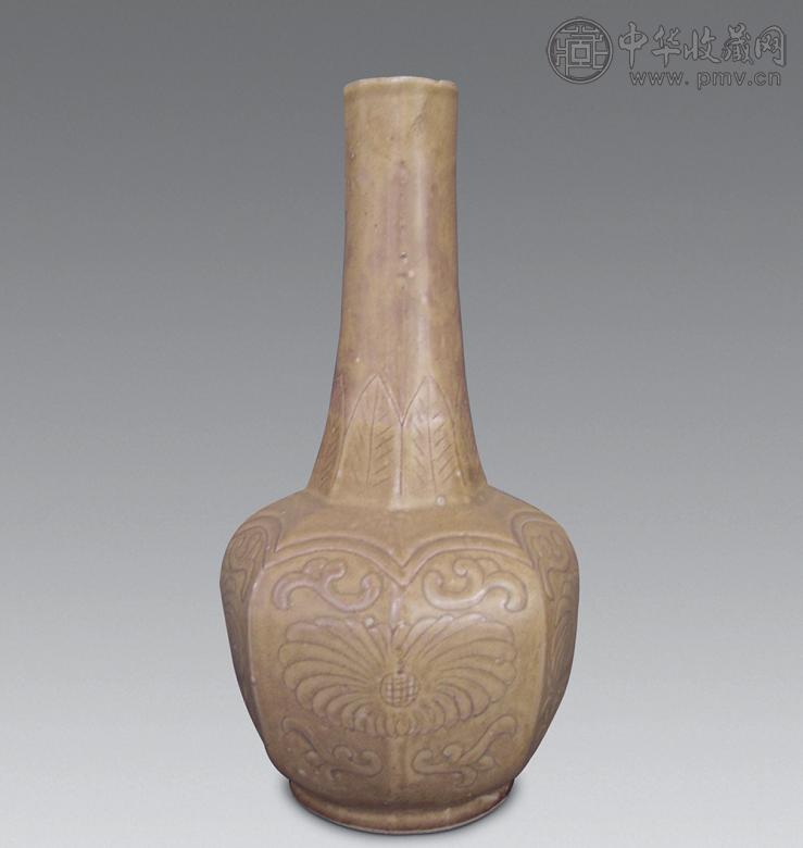 元末明初 青釉刻花瓜棱瓶