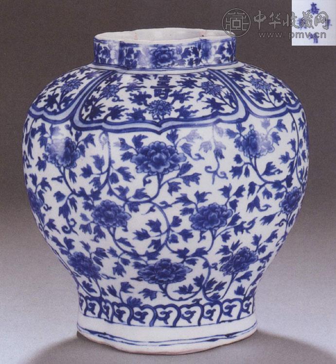 明嘉靖 青花莲花纹四棱罐