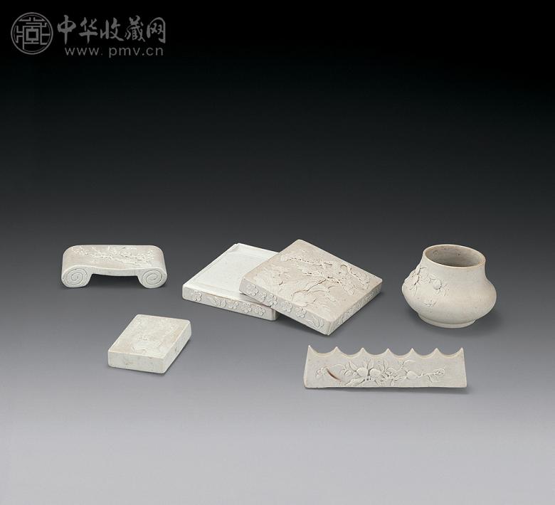 清 反瓷文房一套