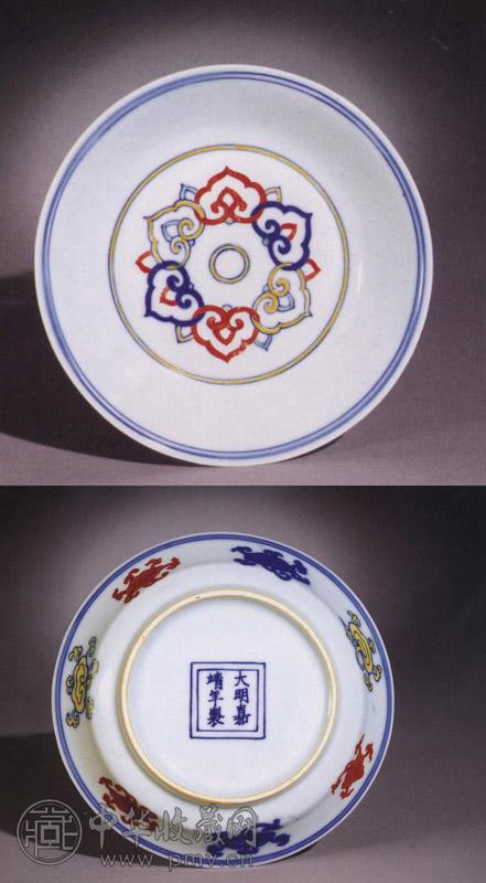 明嘉靖 斗彩如意纹盘