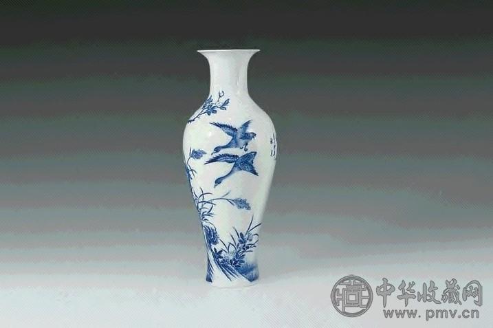 二十世纪中期 青花花鸟瓶