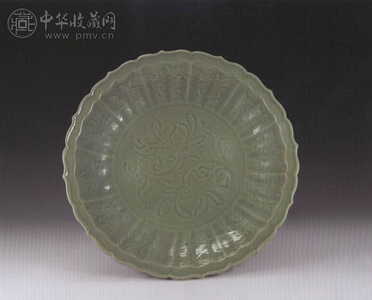 明初 龙泉刻花花口大盘
