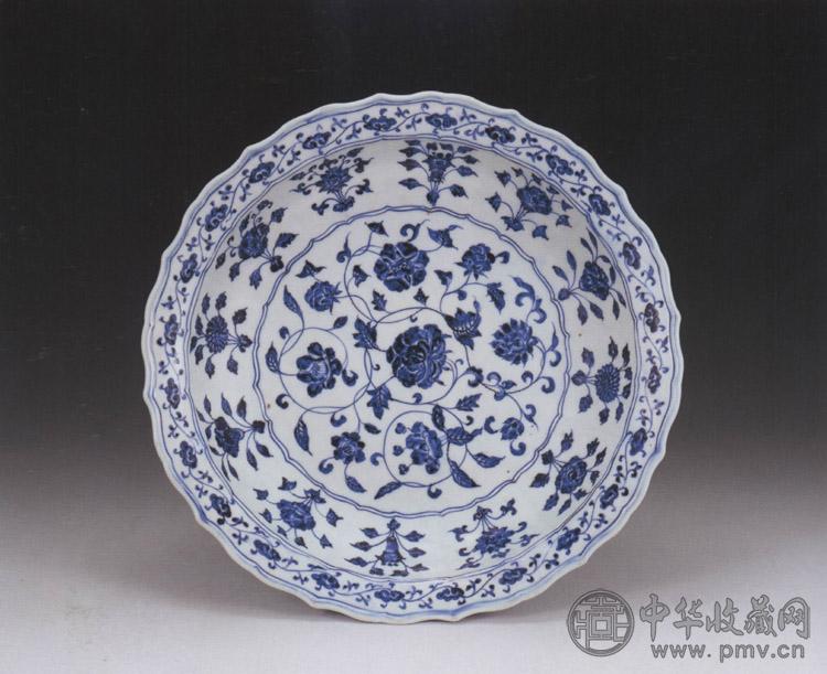 明 青花缠枝花卉折沿花口盘