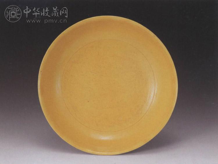 清道光 黄釉暗刻云龙盘
