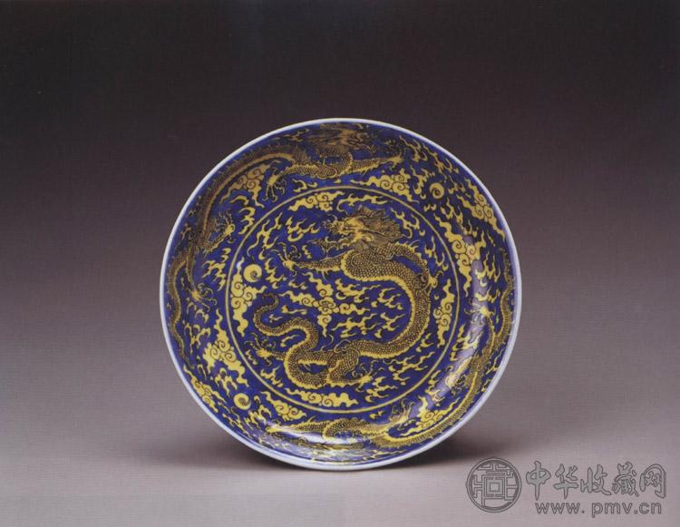 清康熙 蓝地黄彩云龙纹盘