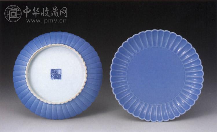 清嘉庆 天蓝釉菊瓣纹盘(2件)