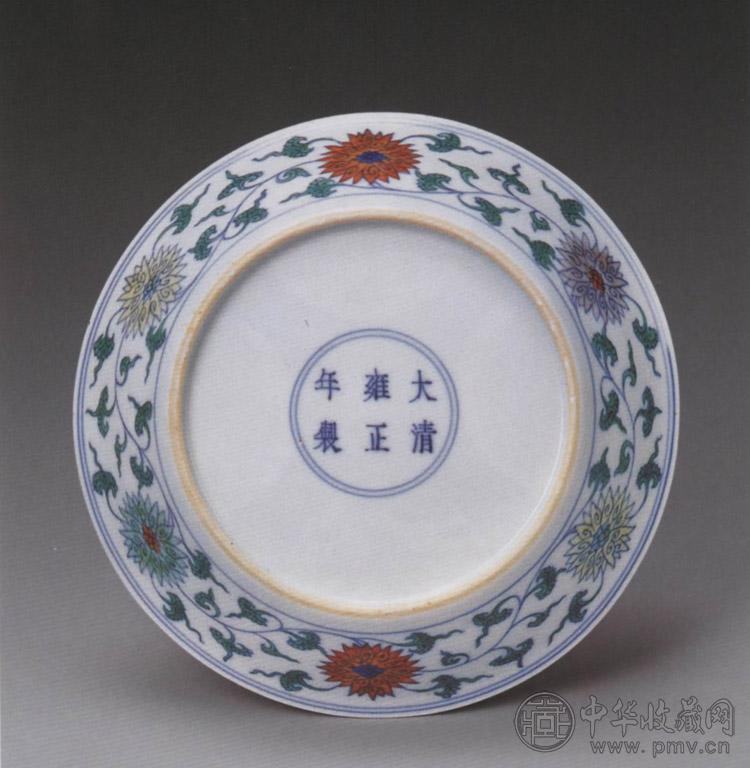 清雍正 斗彩缠枝莲纹盘