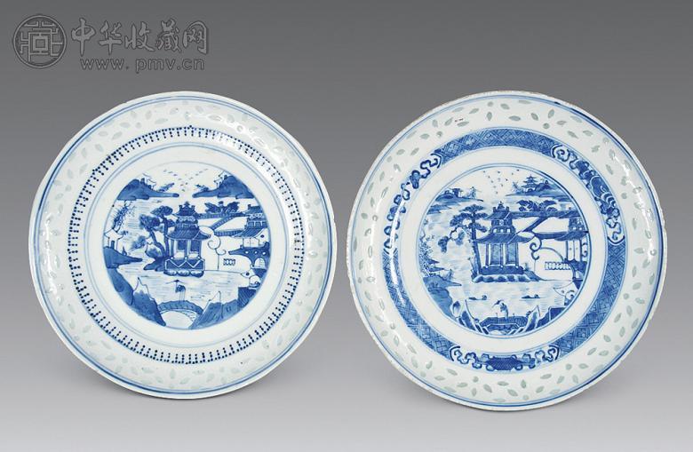 清乾隆 青花山水人物纹玲珑盘(两只)