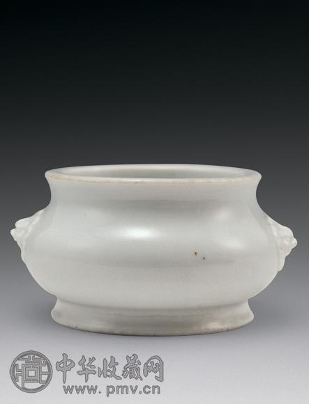 清乾隆 白釉铺首香炉