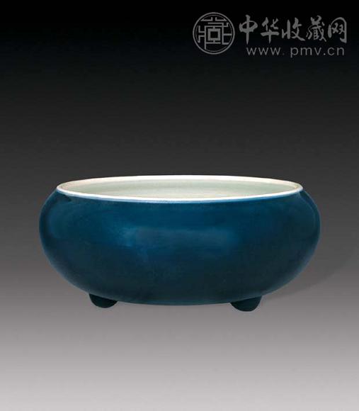 清乾隆 霁蓝三足炉