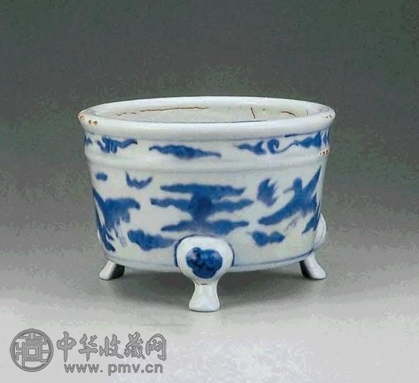 明 青花云鹤纹三足炉