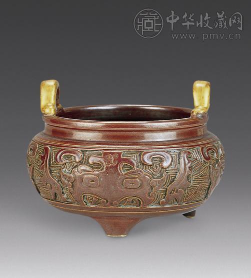 清 酱釉雕兽纹双耳炉