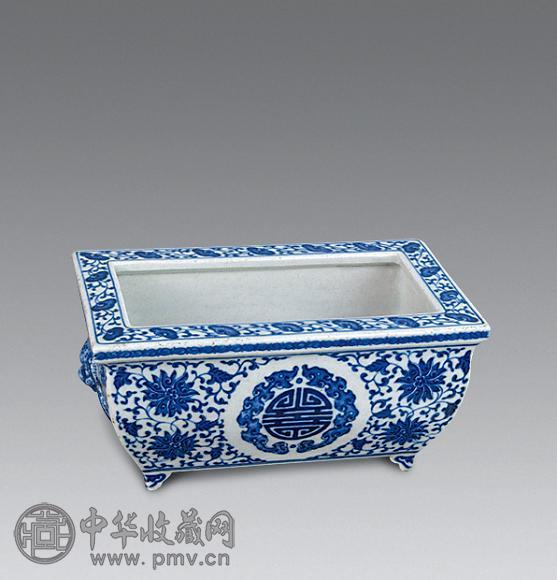 清 青花缠枝莲纹兽耳方炉