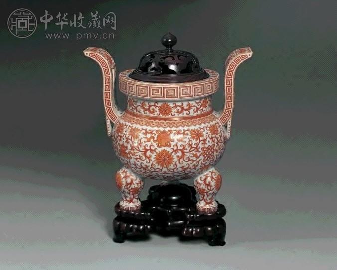 清嘉庆 矾红八吉祥纹朝天耳式三足炉