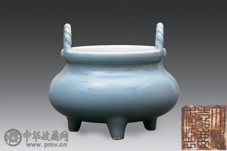 清代 天蓝釉双耳三足炉