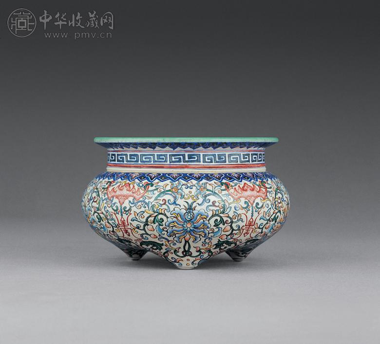 民国 粉彩缠枝莲纹三足香炉