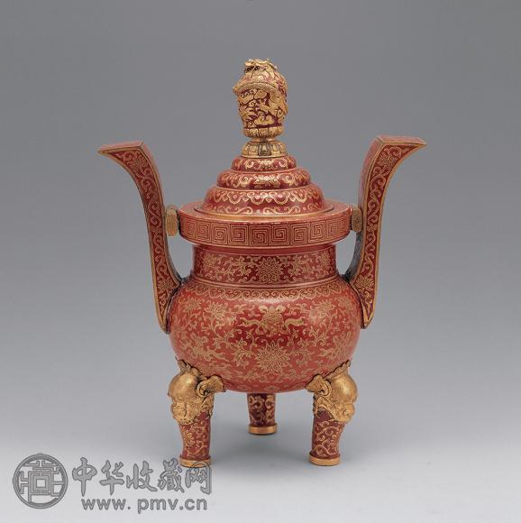 清嘉庆 矾红八吉祥纹朝天耳式三足炉