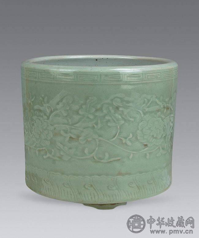 清 粉青釉暗刻花卉纹三足炉