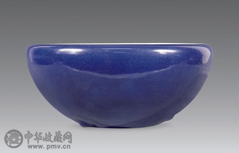 清乾隆 祭蓝釉三足炉