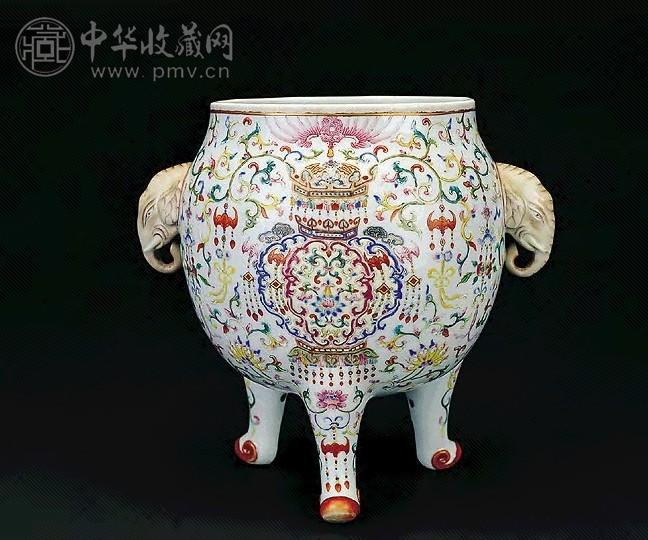 清嘉庆 粉彩象耳三足炉