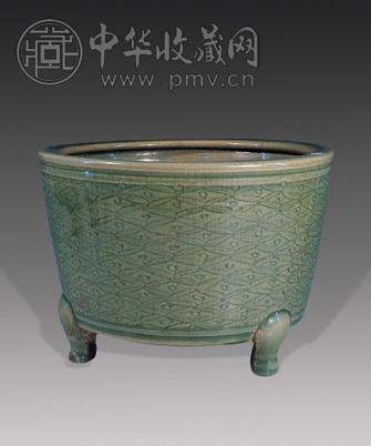 明 龙泉刻花三足炉