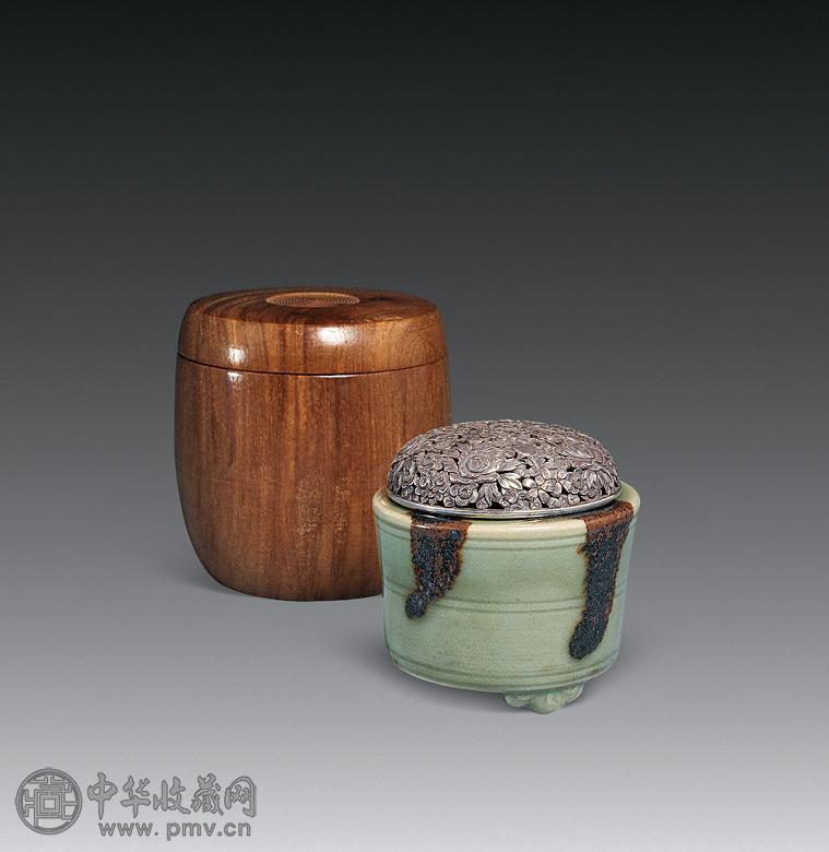 元 龙泉窑点褐彩弦纹直筒三足炉