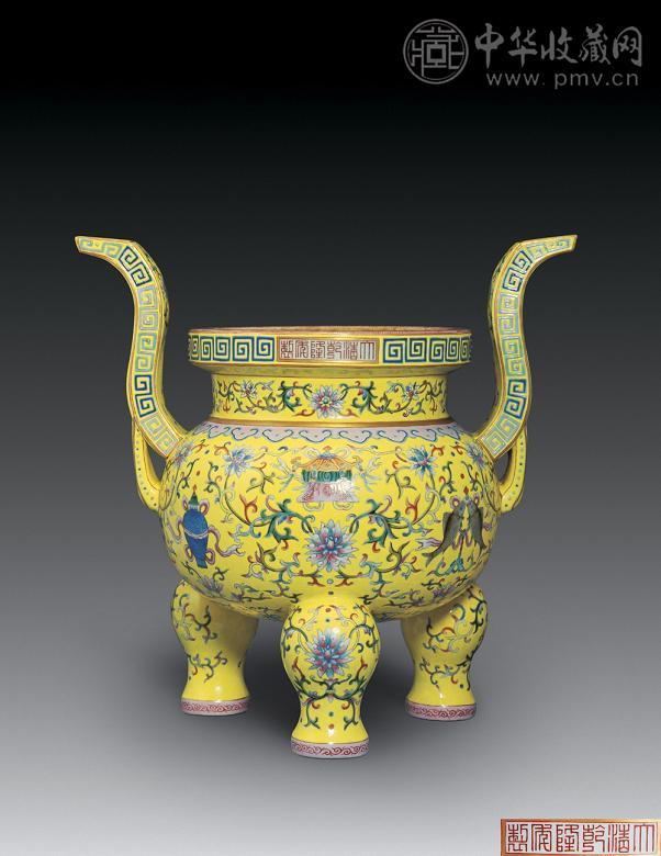 清乾隆 黄地粉彩莲花托八宝纹香炉