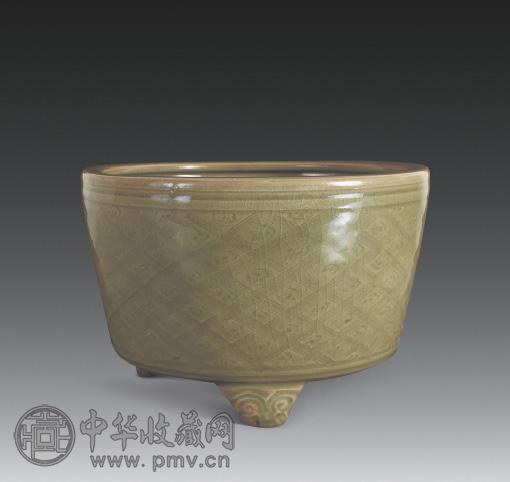 明 龙泉菱格纹兽首三足炉
