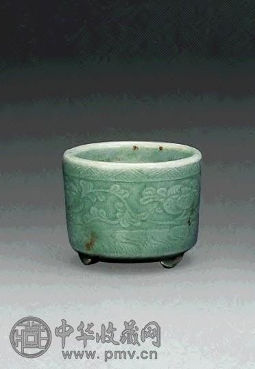 乾隆 豆青釉印花香炉