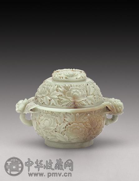 清 牡丹纹镂空雕青玉熏炉