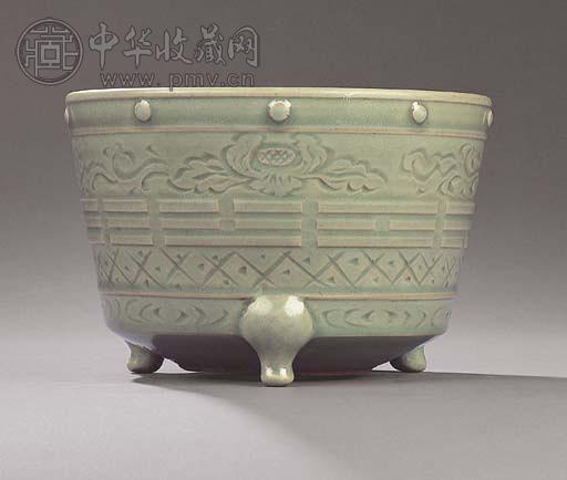 明十五/十六世纪 龙泉窑刻花香炉
