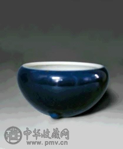清乾隆 霁蓝釉三足炉