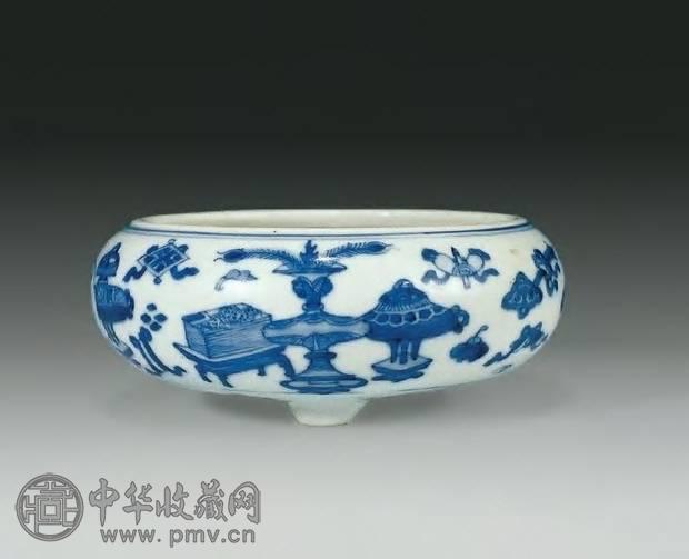 清康熙 青花博古三足炉