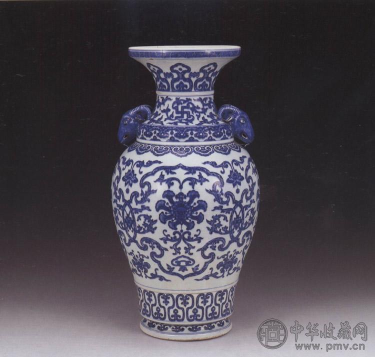 清乾隆 青花花卉双羊耳尊